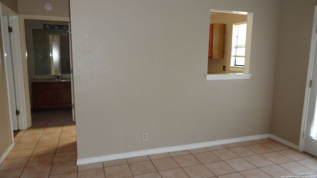 8527 Village Crk, San Antonio, TX 78251