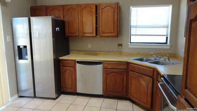 8527 Village Crk, San Antonio, TX 78251