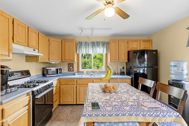 55 John St, Acushnet, MA 02743