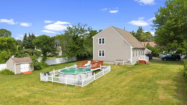 55 John St, Acushnet, MA 02743