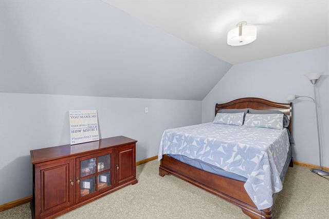55 John St, Acushnet, MA 02743