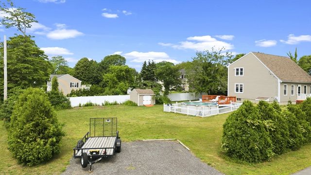 55 John St, Acushnet, MA 02743