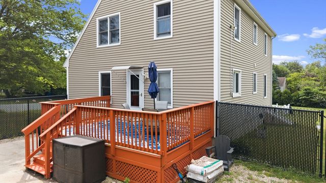 55 John St, Acushnet, MA 02743