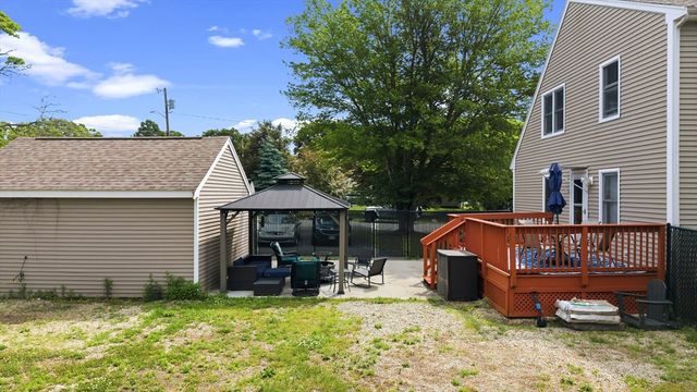 55 John St, Acushnet, MA 02743