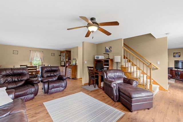55 John St, Acushnet, MA 02743