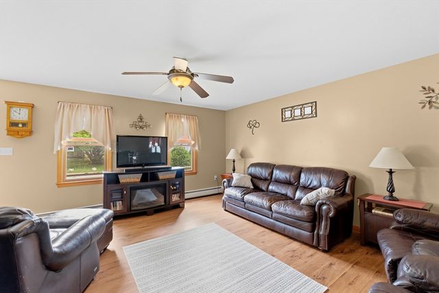 55 John St, Acushnet, MA 02743