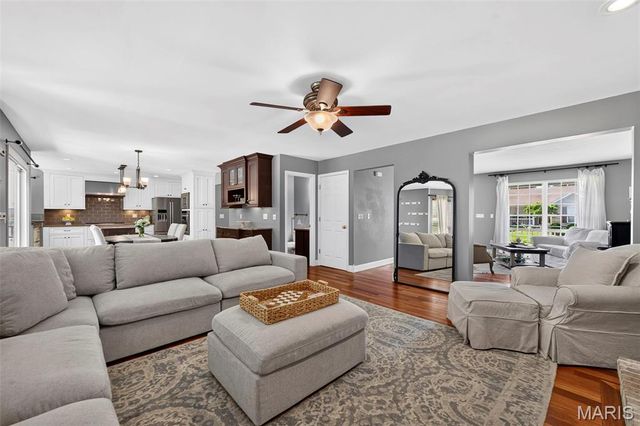 1211 Lake Canyon View, Fenton, MO 63026