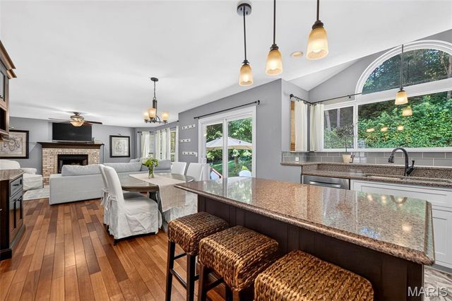 1211 Lake Canyon View, Fenton, MO 63026