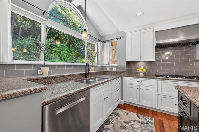 1211 Lake Canyon View, Fenton, MO 63026