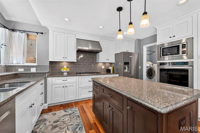 1211 Lake Canyon View, Fenton, MO 63026
