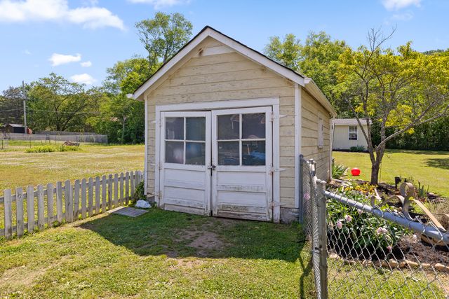 2208 Lyndon Avenue, Chattanooga, TN 37415
