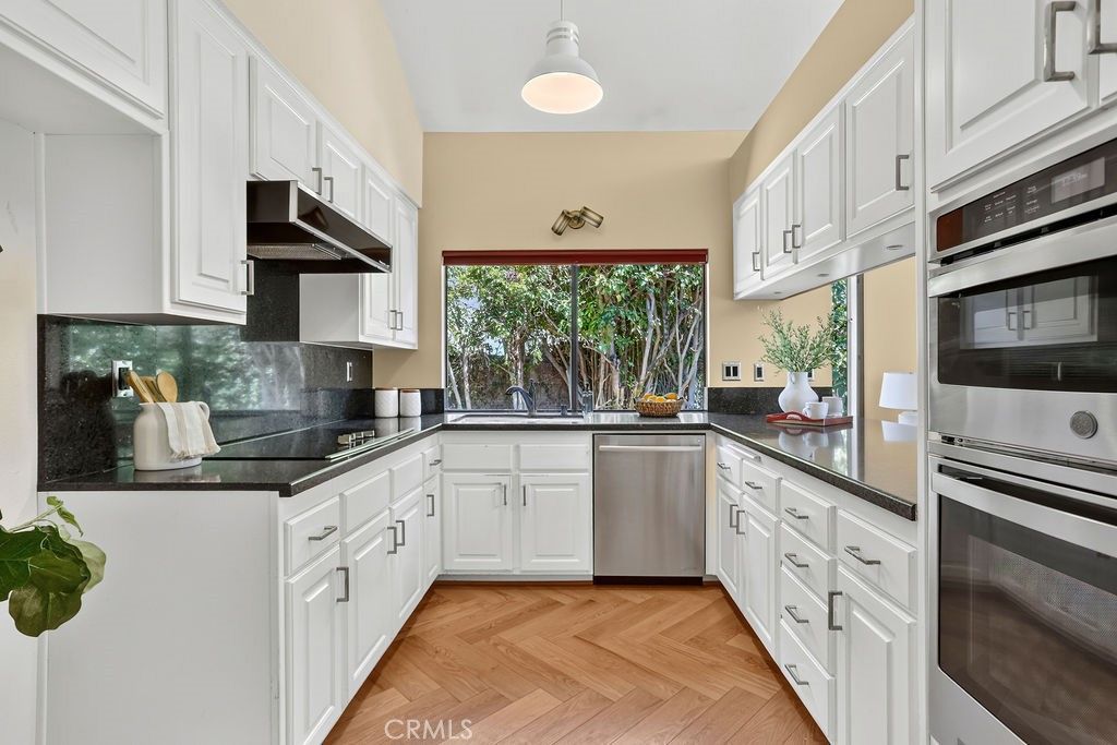 21 Glorieta W, Irvine, CA 92620 — exterior