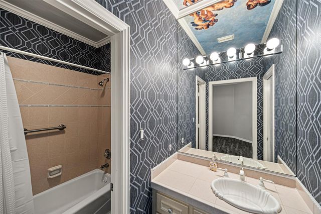 2727 S Southern Oaks Drive, Houston, TX 77068