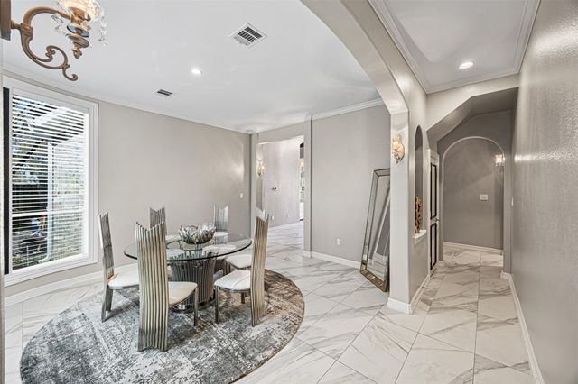 2727 S Southern Oaks Drive, Houston, TX 77068