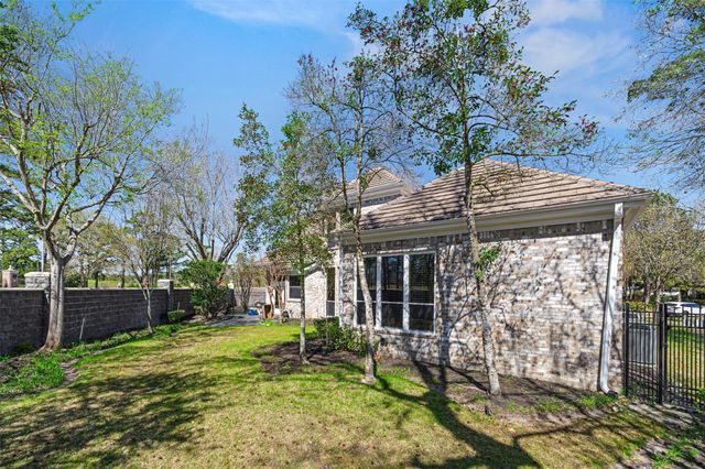 2727 S Southern Oaks Drive, Houston, TX 77068