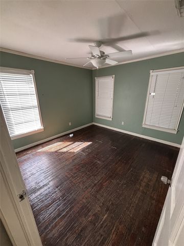 4252 S Cresthaven Road, Dallas, TX 75209