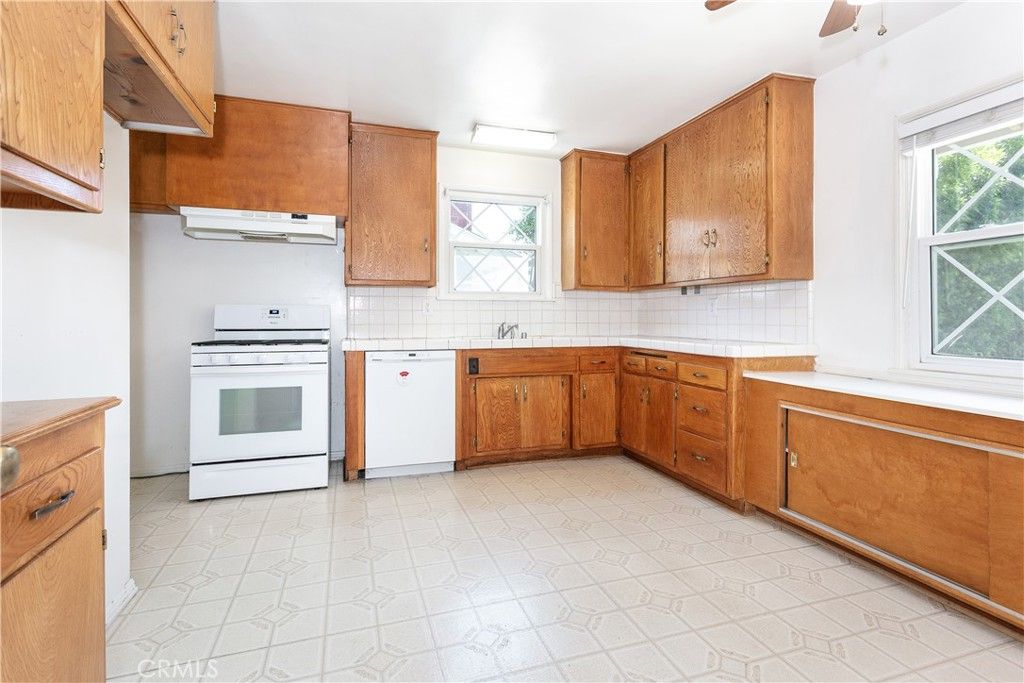 10436 Columbus Avenue, San Fernando, CA 91345 — photo 2