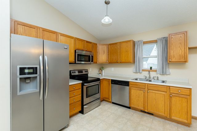 2300 E 40th Street, Des Moines, IA 50317