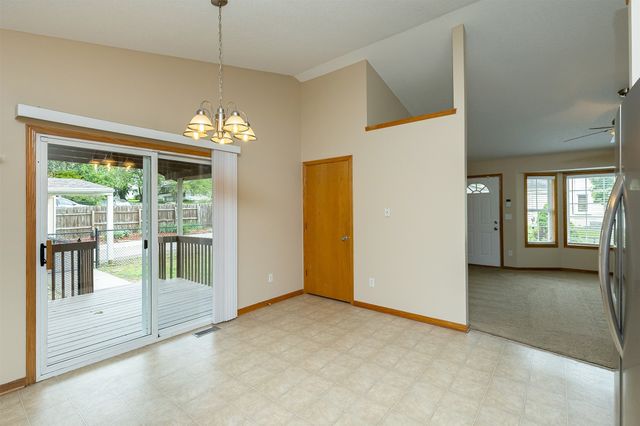 2300 E 40th Street, Des Moines, IA 50317