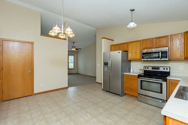 2300 E 40th Street, Des Moines, IA 50317