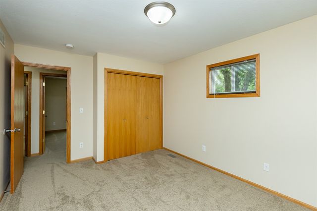 2300 E 40th Street, Des Moines, IA 50317