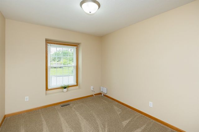 2300 E 40th Street, Des Moines, IA 50317