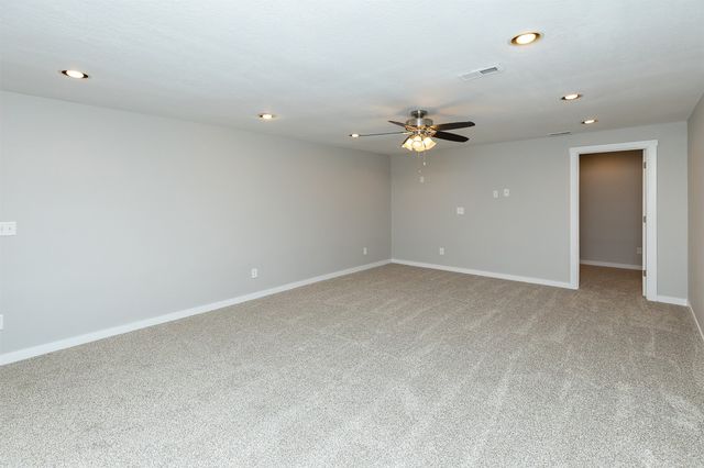 2300 E 40th Street, Des Moines, IA 50317