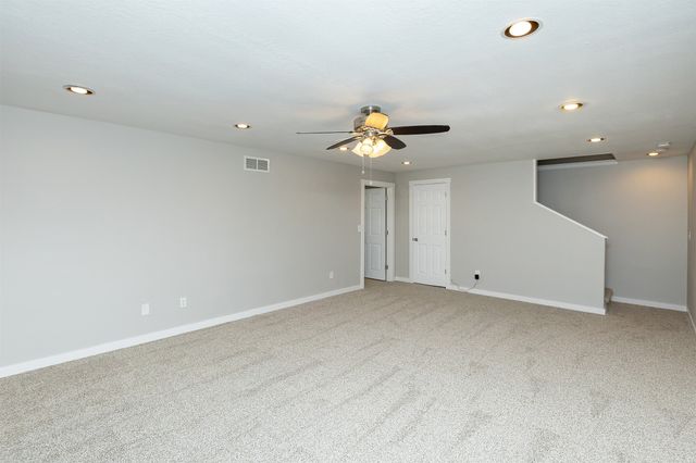 2300 E 40th Street, Des Moines, IA 50317