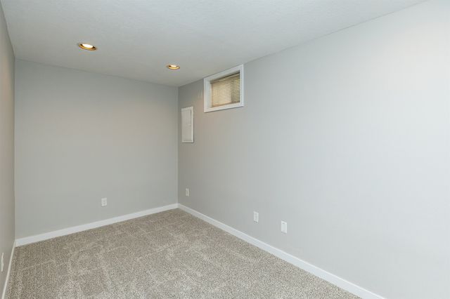 2300 E 40th Street, Des Moines, IA 50317