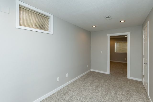 2300 E 40th Street, Des Moines, IA 50317