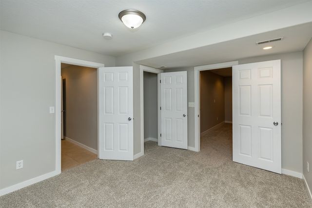 2300 E 40th Street, Des Moines, IA 50317