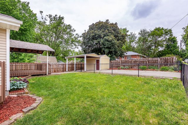 2300 E 40th Street, Des Moines, IA 50317