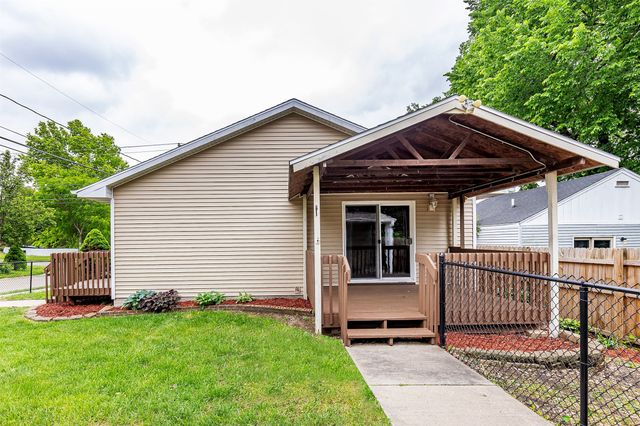 2300 E 40th Street, Des Moines, IA 50317