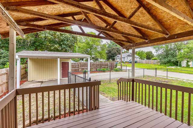 2300 E 40th Street, Des Moines, IA 50317