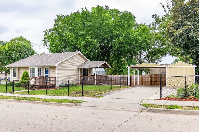 2300 E 40th Street, Des Moines, IA 50317