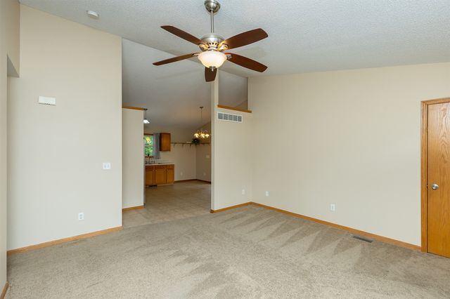 2300 E 40th Street, Des Moines, IA 50317
