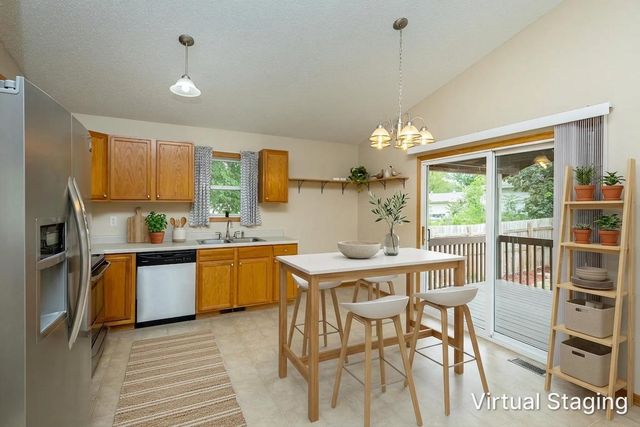 2300 E 40th Street, Des Moines, IA 50317
