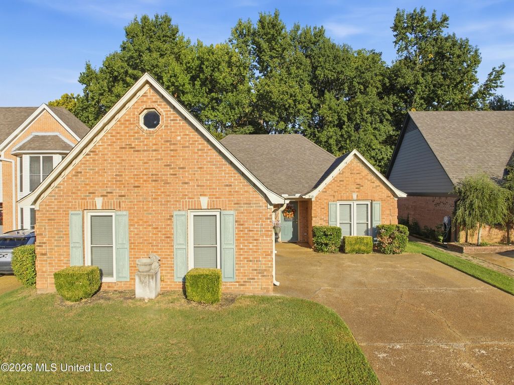 358 Fairway Oaks Drive, Hernando, MS 38632 — exterior