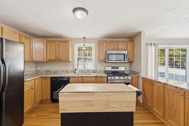 318 Old Mill Rd, Barnstable, MA 02648