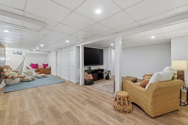 318 Old Mill Rd, Barnstable, MA 02648