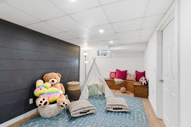 318 Old Mill Rd, Barnstable, MA 02648