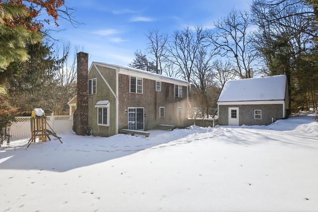 318 Old Mill Rd, Barnstable, MA 02648
