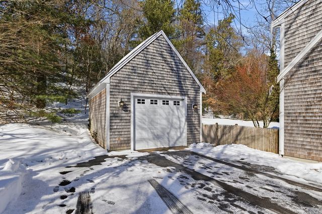 318 Old Mill Rd, Barnstable, MA 02648