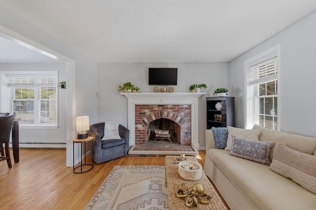 318 Old Mill Rd, Barnstable, MA 02648