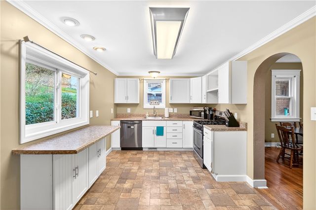 554 N Elm, City Of But Ne, PA 16001