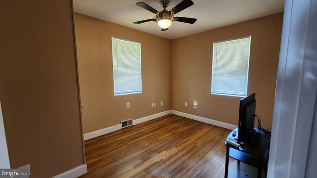 240 PINEWOOD RD, Baltimore, MD 21222