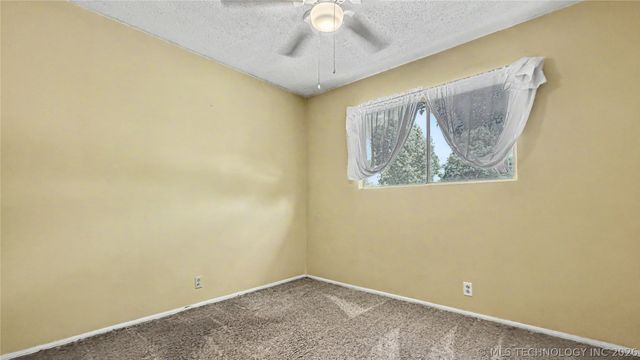 408 S Osage Street, Grove, OK 74344