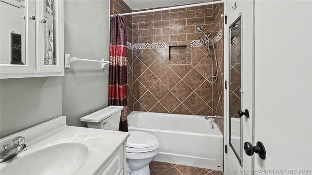 408 S Osage Street, Grove, OK 74344