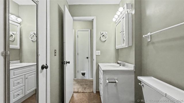 408 S Osage Street, Grove, OK 74344