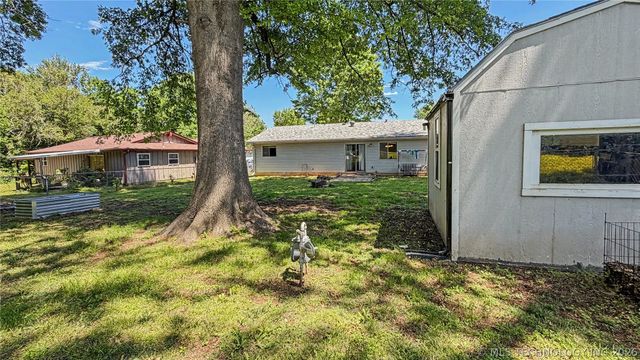 408 S Osage Street, Grove, OK 74344